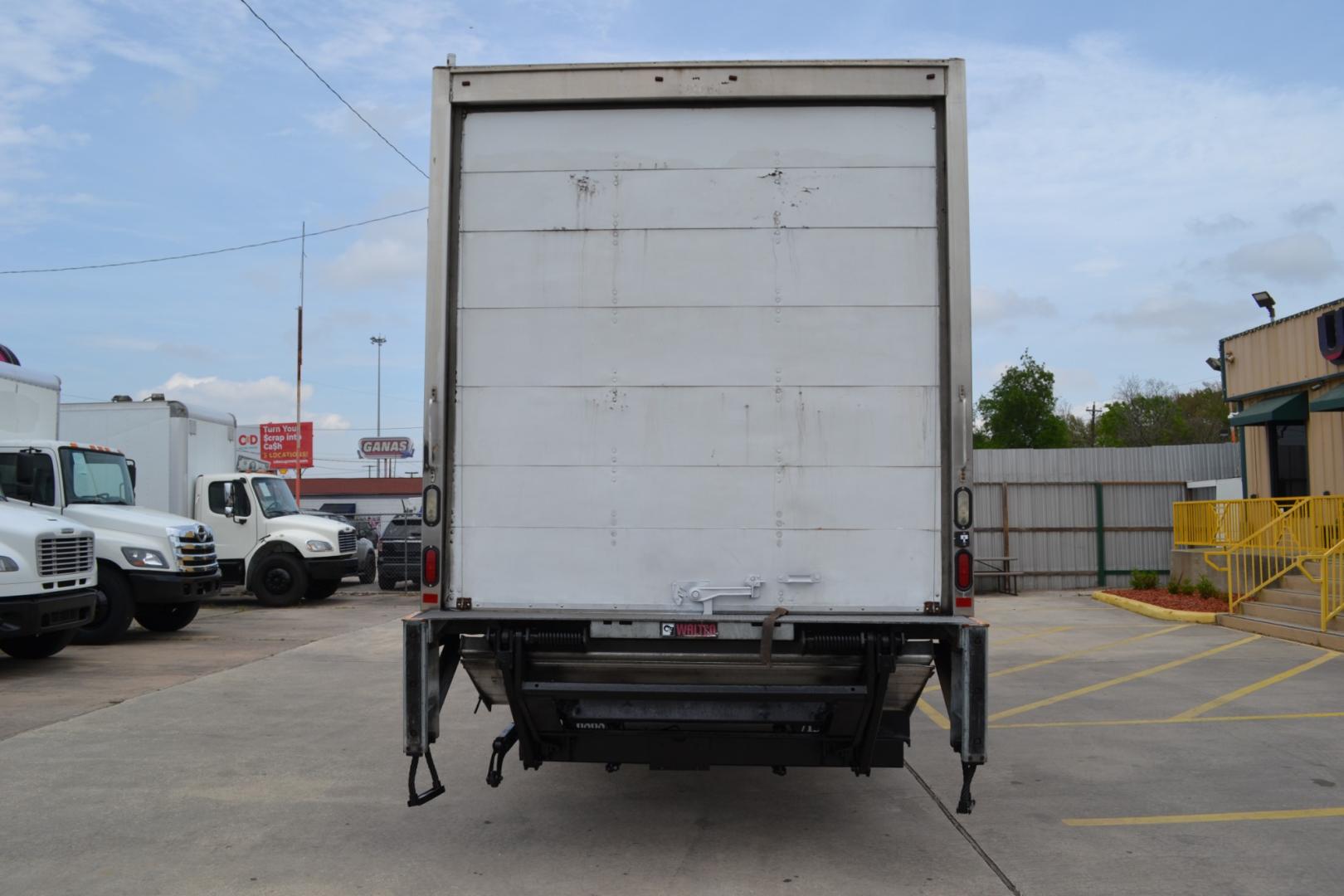 2017 WHITE /GRAY INTERNATIONAL 4300 with an CUMMINS ISB 6.7L 240HP engine, EATON FULLER PROCISION AUTOMATIC transmission, located at 9172 North Fwy, Houston, TX, 77037, (713) 910-6868, 29.887470, -95.411903 - Photo#5